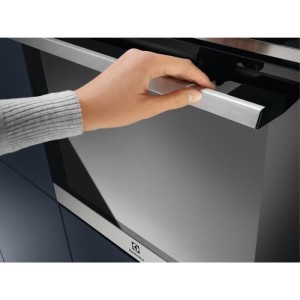 Four ELECTROLUX EOF6P56BX - Chaleur tournante pulsée - Pyrolyse - Porte froide - 25 recettes pré-programmées