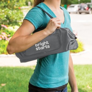 BRIGHT STARTS Kompakter, zusammenklappbarer Sitzerhöhung – Pop 'N Sit, abnehmbares Tablet, ultrakompakt, Tragetasche im Liefe
