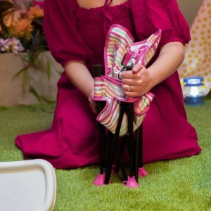 DISNEY BABY Minnie Mouse Sitzerhöhung, Pop 'n Sit Booster, für drinnen und draußen, praktisch und kompakt, schnell zusammenkl