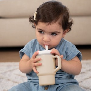 Mein erster Silikonbecher - INFANTINO - 255 ml - Sand