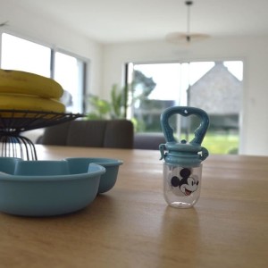 THERMOBABY MICKEY Mahlzeitenpaket für das 1. Lebensjahr – 1 Knabberzeug + 1 Schüssel + 1 Becher mit Henkel + 2 Löffel